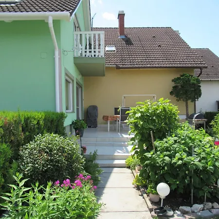 Holiday home Vizkoezeli Nyaralo 6 Fo Reszere Velencen Vce-7
